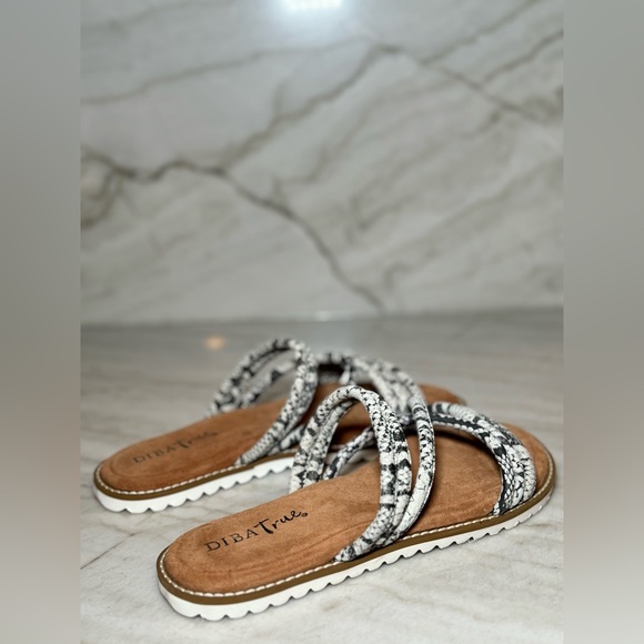 Diba True Cedar Cove Sandals subtle snakeskin NIB size 6 - Picture 13 of 16